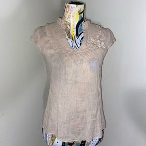 Gadzooks Y2K tan sheer top w/ flower. Size: women’s large.